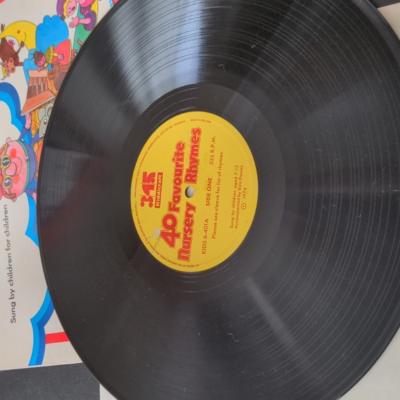 Vintage vinyl 40 Favourite Nursery Rhymes - Picture 5 of 6